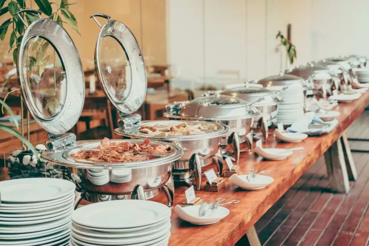 Organiser un buffet avec traiteur lors d'une communion de petite fille, Le Tampon, Au 20 Cœurs
